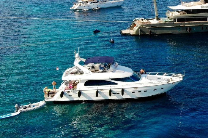 Privatni izlet jahtom na Hvar i Paklene otoke uz ronjenje s maskom i disalicom